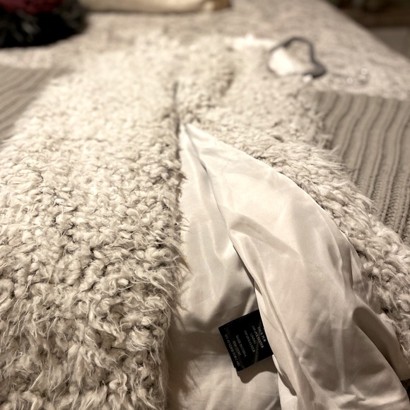 Love token fur vest! - Picture 6 of 9